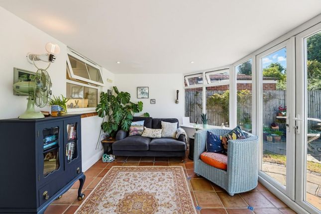7 Greenacres, Tadworth photo 3