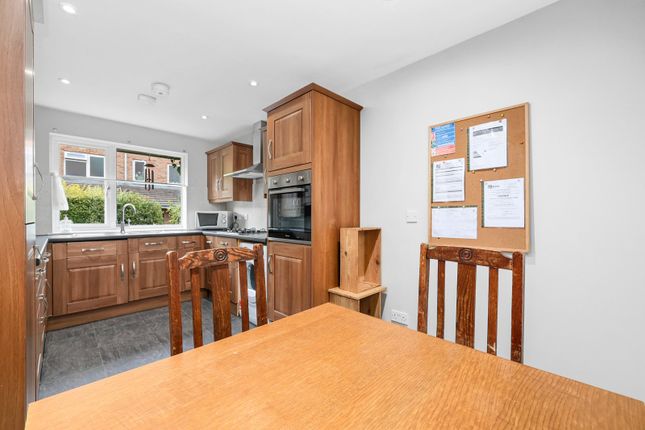 22, Marley Walk, Willesden Green photo 3