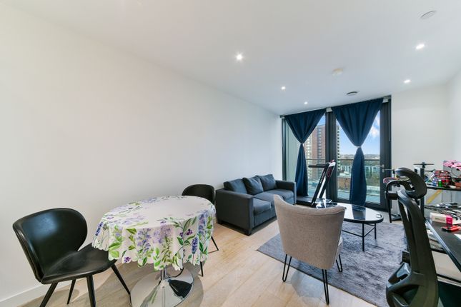 Flat for sale in Apartment 81, Carriage House, 10 City North Place