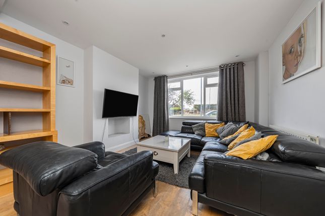27, Oxford Gardens, Uxbridge photo 4