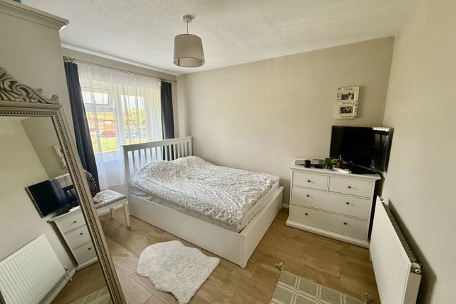 4, Ainderby Walk, Hartlepool photo 4