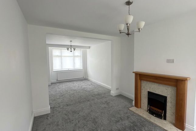 66, Stanford Gardens, Aveley photo 2