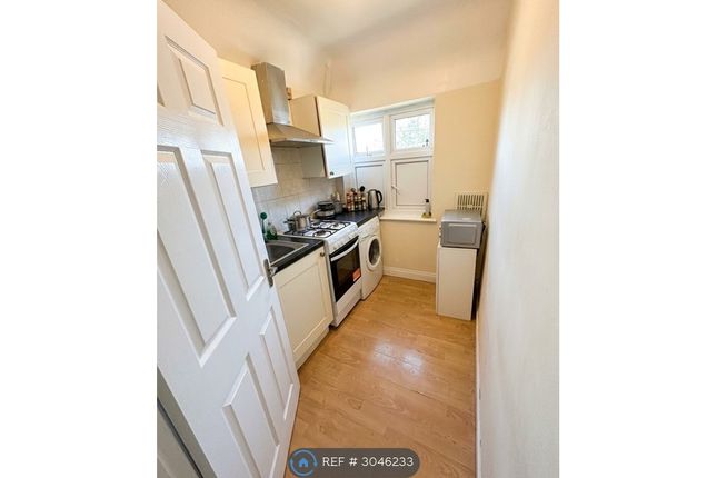 First Floor Flat, Almorah Road, Hounslow photo 3