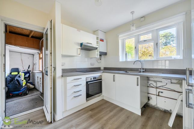 25, Long Grove, Tadley photo 4