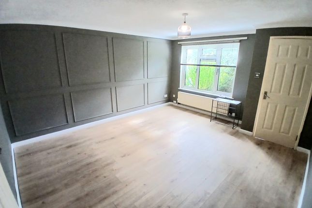 14, Longcroft Road, STEVENAGE photo 3