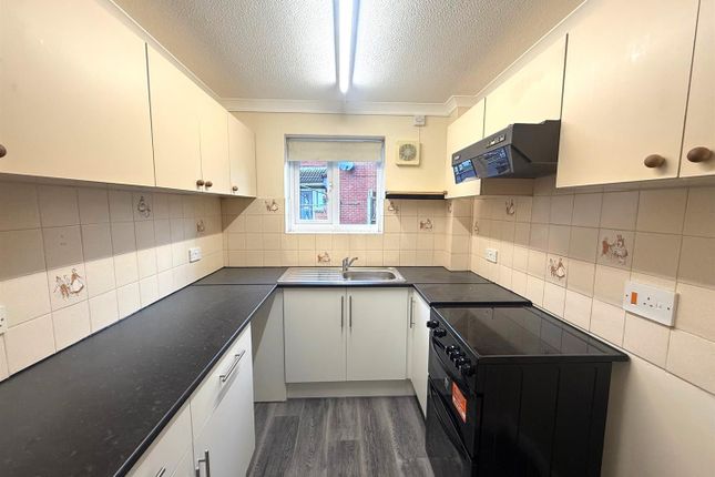 24, Bishops Court, Andover photo 3