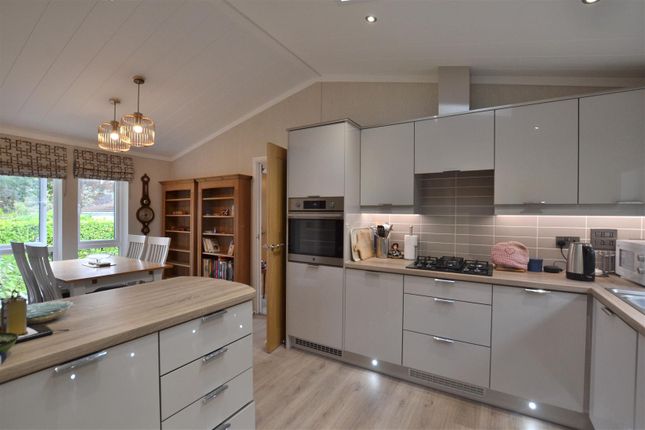 34, Rustic Glen, Grange Estate, Church Crookham photo 4