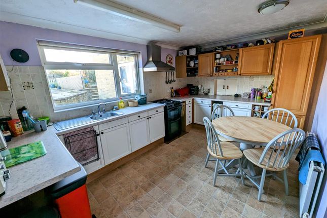 4, Lark Rise, Shanklin photo 2