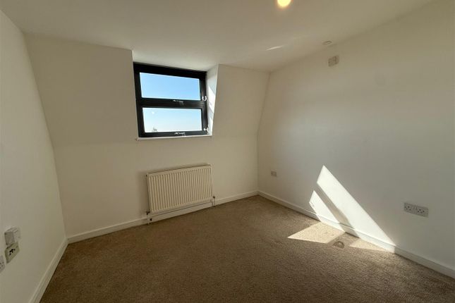 Flat 8, 14, Victoria Road, Romford photo 5