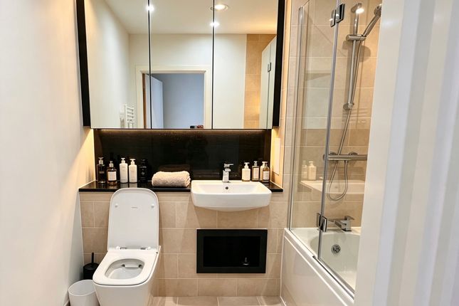 Rivulet Apartment, 289 Burlington Road, New Malden photo 5