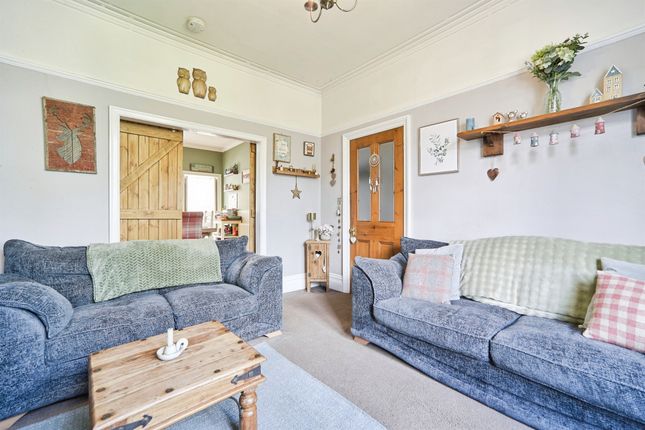 11, Victoria Avenue, Keighley photo 4
