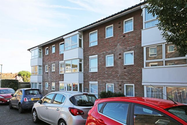 Carters Close Kt4 External
