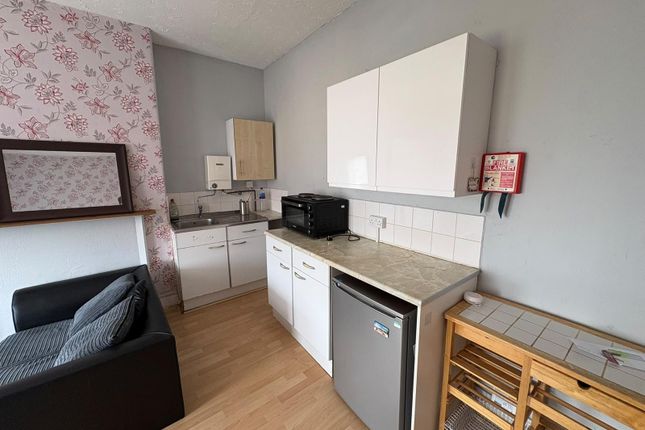 Room 8, 29, Castle Road, Portsmouth, Southsea photo 4