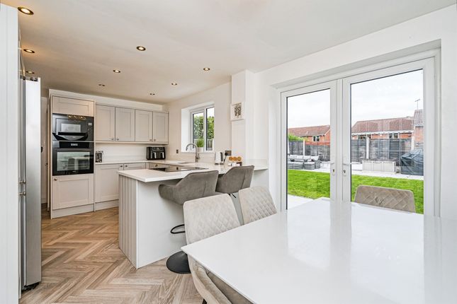 15, Yarner Close, Dudley photo 4