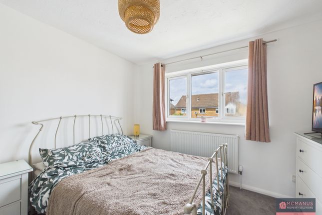 220, Lincoln Crescent, Biggleswade photo 2