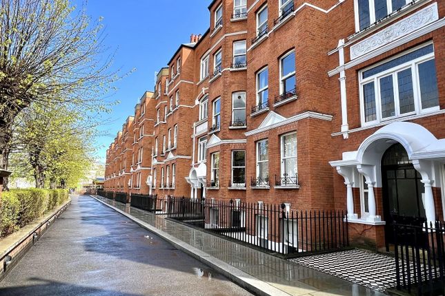 Thumbnail Flat to rent in Fulham Road, Fulham