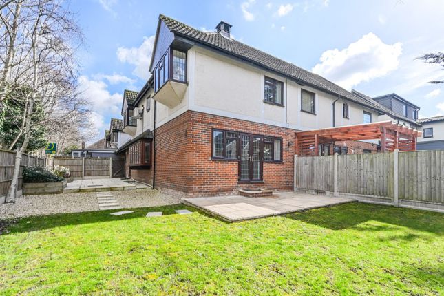Beacons Close, Beckton photo 4