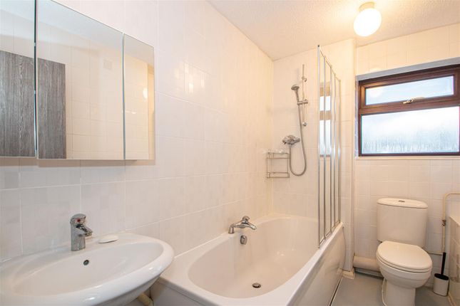 31, Squires Close, Milton Keynes photo 3