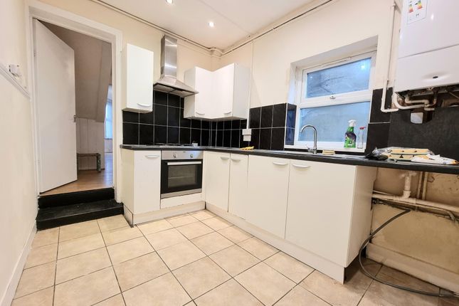 Thumbnail Terraced house to rent in London Road, Grays, Essex