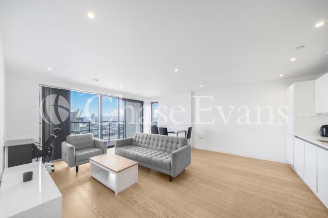 Thumbnail Flat to rent in Horizons Tower, Canary Wharf, London