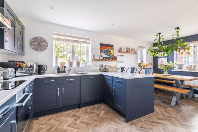 2 Hare Crescent, Norwich photo 4
