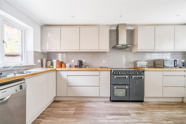 4, Great Western Close, Devizes, Wiltshire, SN10 photo 2
