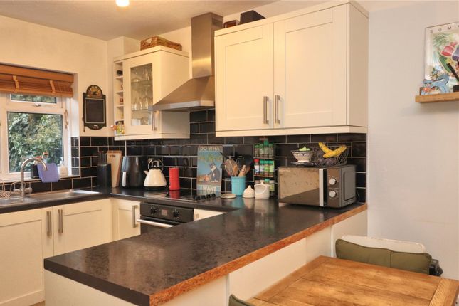 11, Courtenay Mews, Woking photo 3