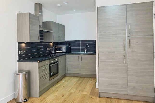 Flat 3, 42, Park Place, West Yorkshire photo 3