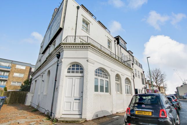 Flat to rent in Brighton Road, Shoreham-By-Sea