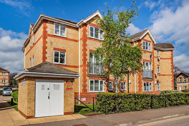 Flat for sale in Winery Lane, Kingston Upon Thames