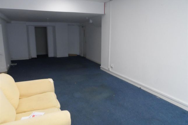 3, Holyrood Street, Chard photo 3