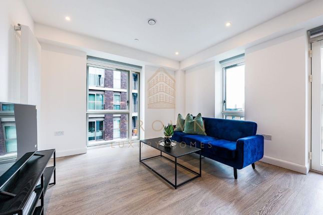 1-bed flat on Flat 1407 Galleria House, 12B Western Gateway, London, £2,250/mo