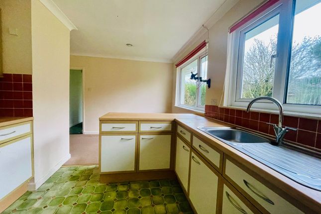 6 Warwick Avenue, Redruth photo 4