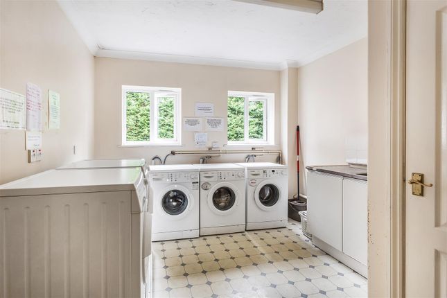 26, Beatrice Lodge, Oxted photo 3