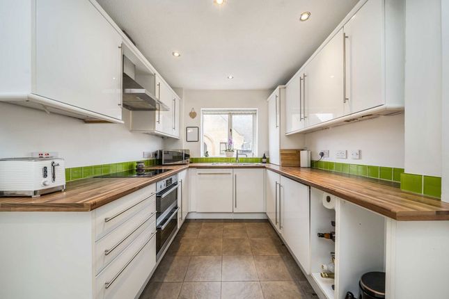 90, Kennet Street, London photo 4
