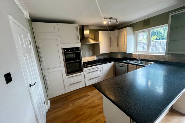 Harvey Road, ST. ALBANS photo 3