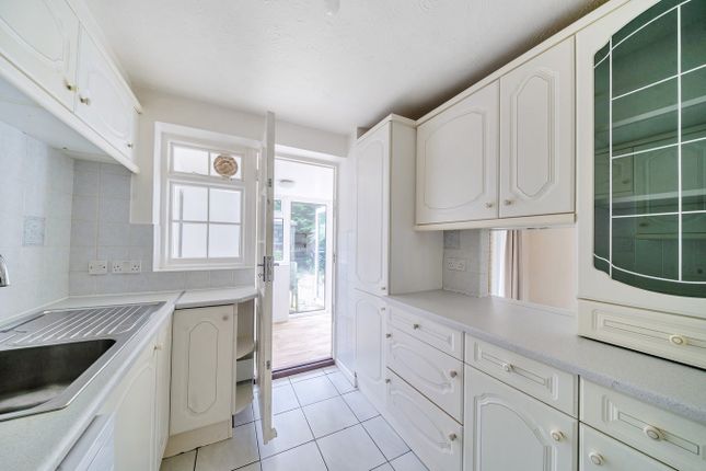 16, Leigh Park, Lymington photo 2