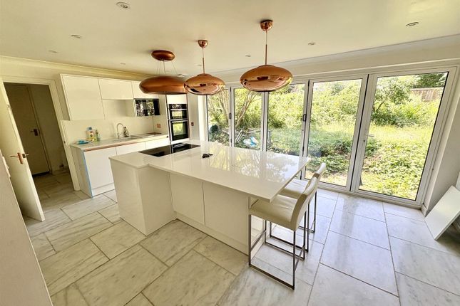 20, Clayhill Copse, Swindon photo 3