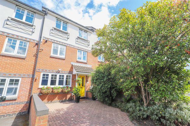 Thumbnail Town house for sale in Ruffle Close, West Drayton