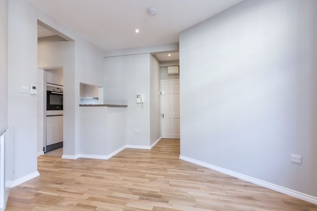 Cornwall Mansions 228 Blythe Road, London photo 4
