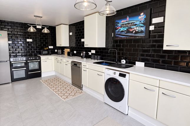 25, Roydon Lane, Launceston photo 2