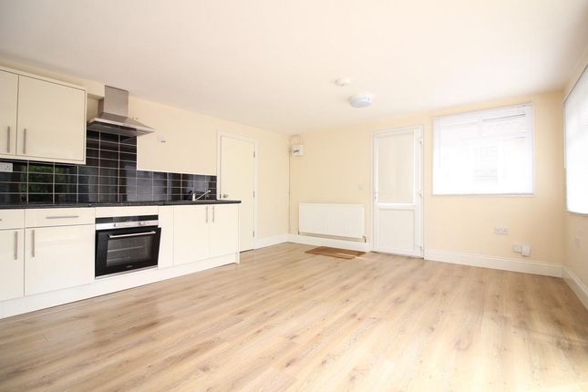 Thumbnail Studio to rent in Humber Way, Langley, Slough