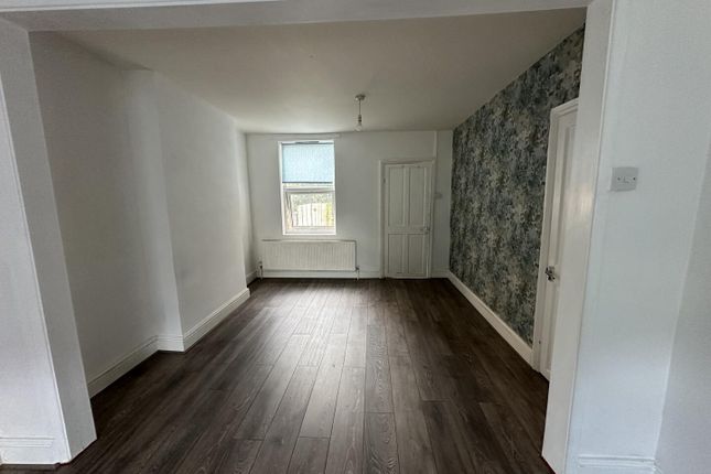124, Midland Road, Wellingborough, Northants NN8, Northants photo 3