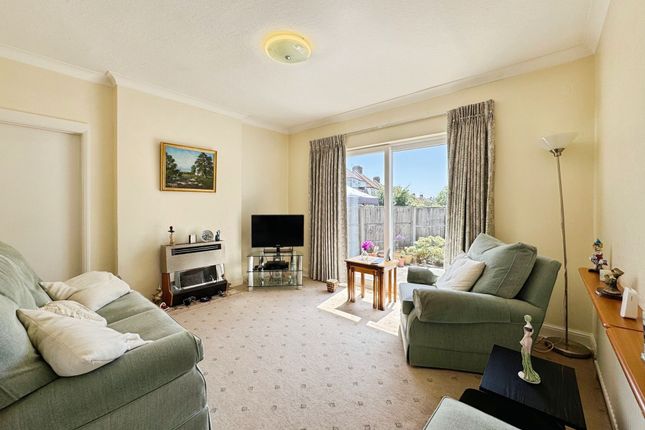 22 Glengall Road, Edgware photo 2