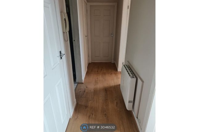 Flat, Lennox Court Sutherland Avenue, Bearsden - Glasgow photo 3