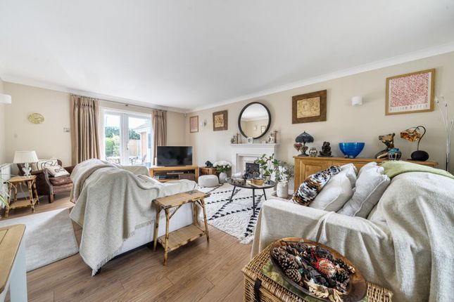 2 Woodstock Gardens, Bognor Regis photo 2