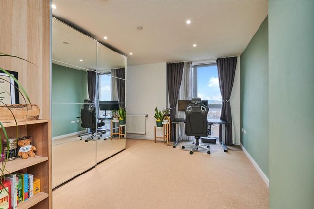 703, Heritage Tower, Canary Wharf , London  photo 4