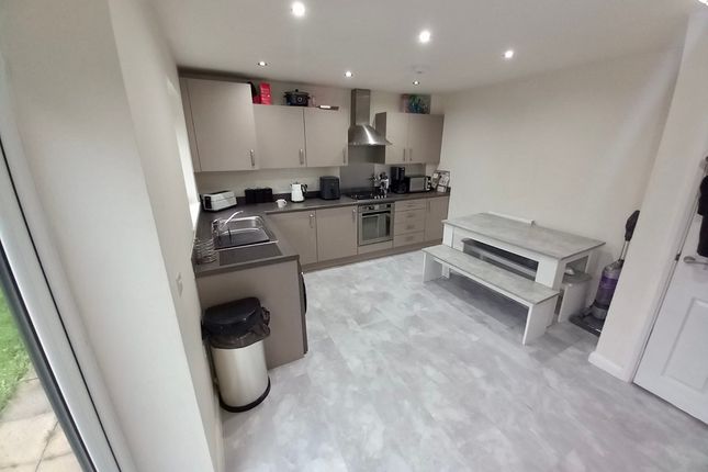 2c, Emmott Close, Heywood photo 5