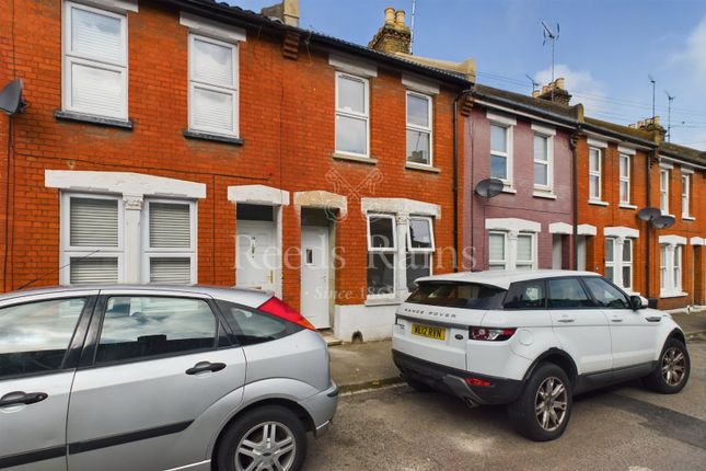 Terraced house to rent in Church Street, Rochester, Kent