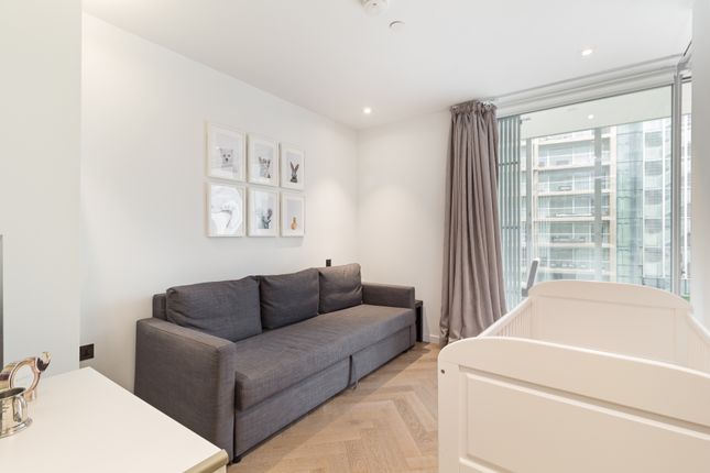 Flat for sale in Circus Road West, Battersea Power Station, London